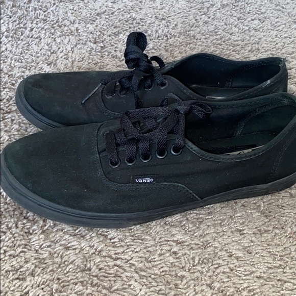 black vans with laces